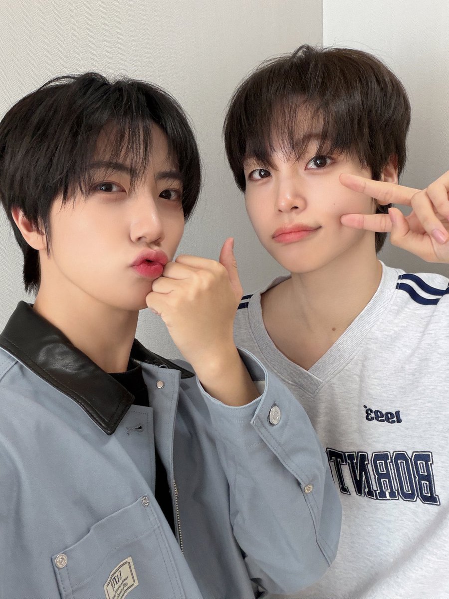 wonjinsworld's tweet photo. wonjin and hyeongjun!

#원진 #wonjin #크래비티 #cravity https://t.co/zBAxZ1MOyk