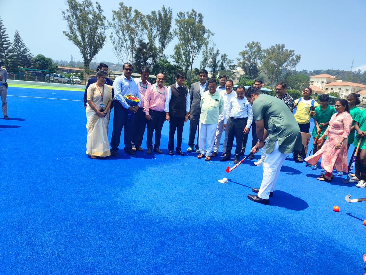 do_epfo's tweet photo. Madikeri | SAI Training Centre 🏑
Hon’ble Union Minister Mansukh Mandaviya Ji interacted with young hockey talents, the future Olympians in the making 🇮🇳 https://t.co/0ymTVhgnUe