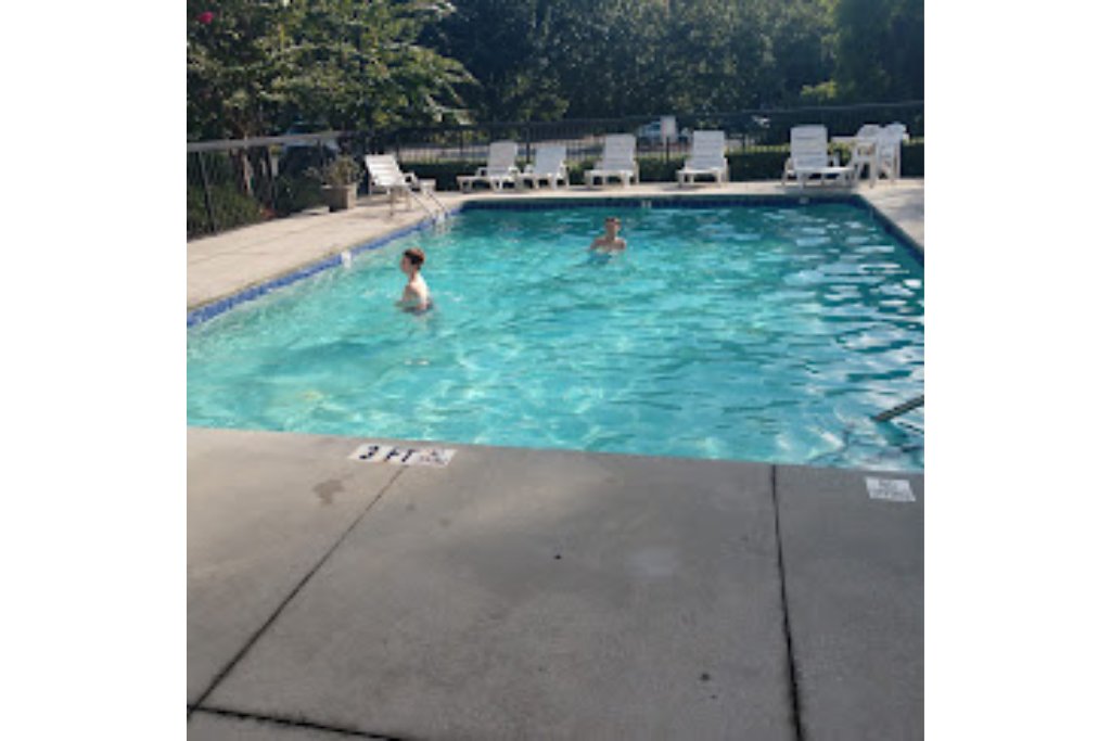 InnStone99452's tweet image. Not just a stay… it’s comfort, convenience &amp;amp; value ✨

🍳 Free Breakfast
🏊 Outdoor Pool
🐾 Pet-Friendly
🥤 24/7 Snacks
📍 Stone Mountain, GA
🔗 qualityinnstonemountainga.com
Phone: +1 470-222-7624
👉 Book now before it’s gone!
#QualityInnStoneMountain #StayComfortable #TravelGeorgia