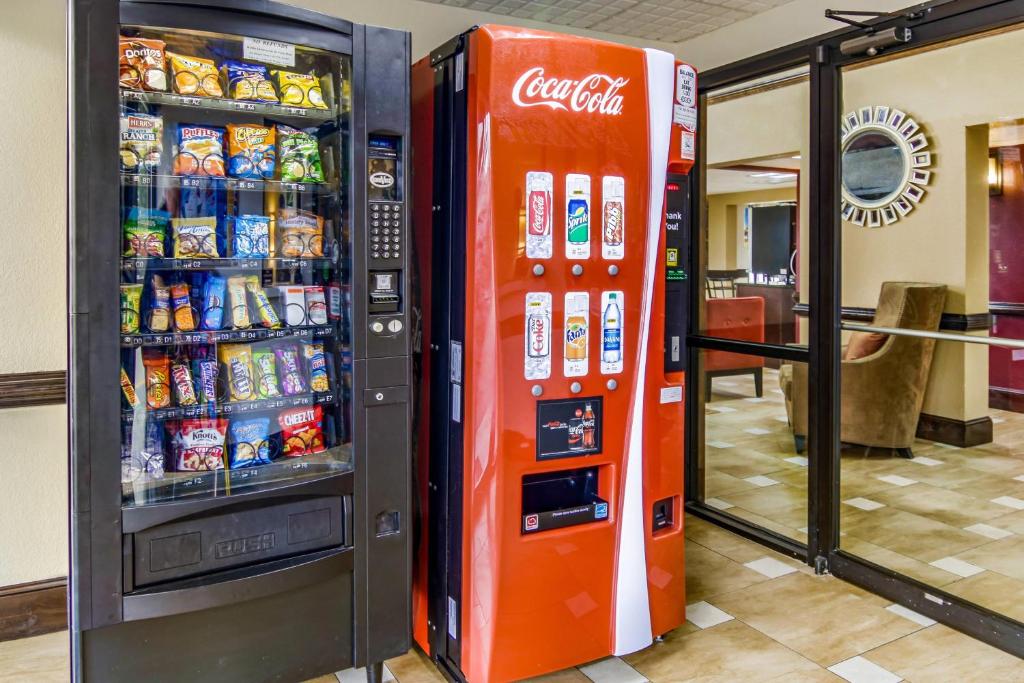 InnStone99452's tweet image. Not just a stay… it’s comfort, convenience &amp;amp; value ✨

🍳 Free Breakfast
🏊 Outdoor Pool
🐾 Pet-Friendly
🥤 24/7 Snacks
📍 Stone Mountain, GA
🔗 qualityinnstonemountainga.com
Phone: +1 470-222-7624
👉 Book now before it’s gone!
#QualityInnStoneMountain #StayComfortable #TravelGeorgia