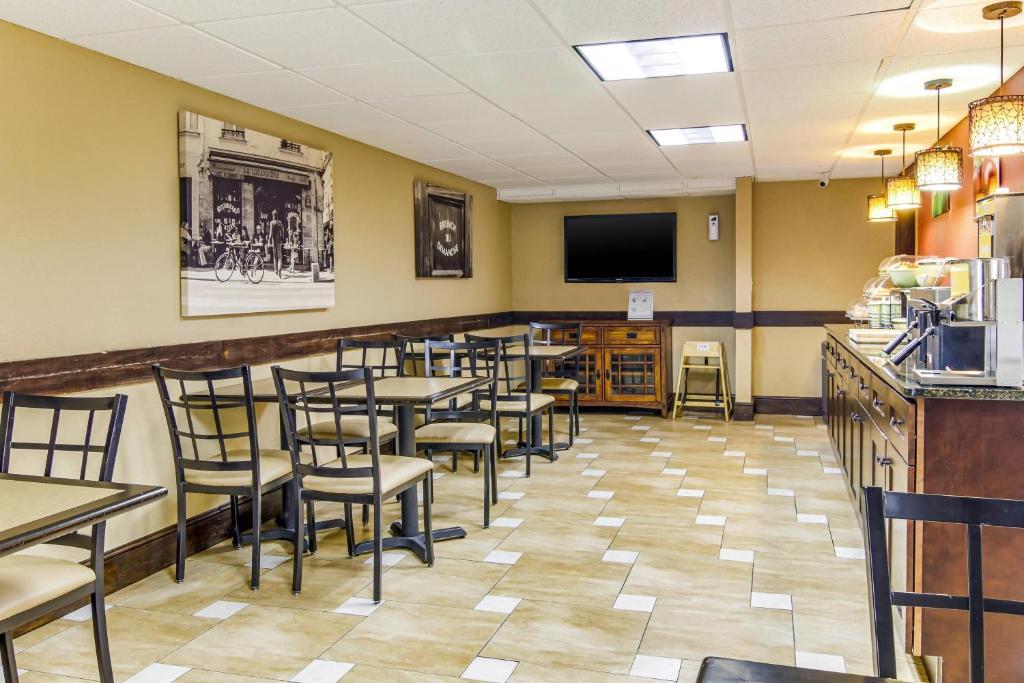 InnStone99452's tweet image. Not just a stay… it’s comfort, convenience &amp;amp; value ✨

🍳 Free Breakfast
🏊 Outdoor Pool
🐾 Pet-Friendly
🥤 24/7 Snacks
📍 Stone Mountain, GA
🔗 qualityinnstonemountainga.com
Phone: +1 470-222-7624
👉 Book now before it’s gone!
#QualityInnStoneMountain #StayComfortable #TravelGeorgia