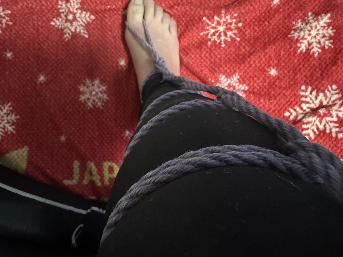 enjoyRope's tweet image. Self-Rope: @enjoyRope
Photographer: @enjoyRope
Community: #SelfTraining
Venue: #Home

#棒縛り
#自縛
#朝練
#セルフトレーニング
#EnjoysLehrundWanderjahre
