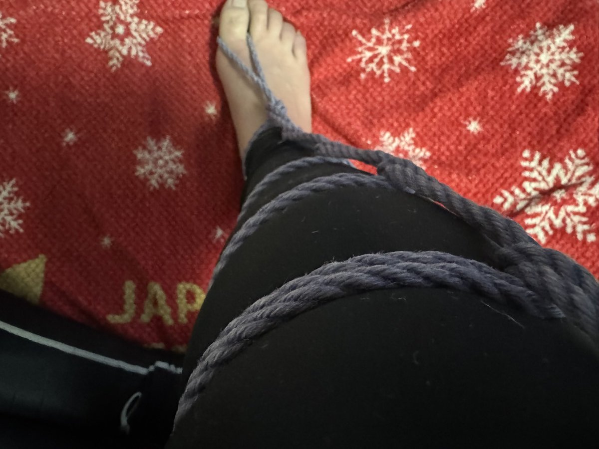 enjoyRope's tweet image. Self-Rope: @enjoyRope
Photographer: @enjoyRope
Community: #SelfTraining
Venue: #Home

#棒縛り
#自縛
#朝練
#セルフトレーニング
#EnjoysLehrundWanderjahre