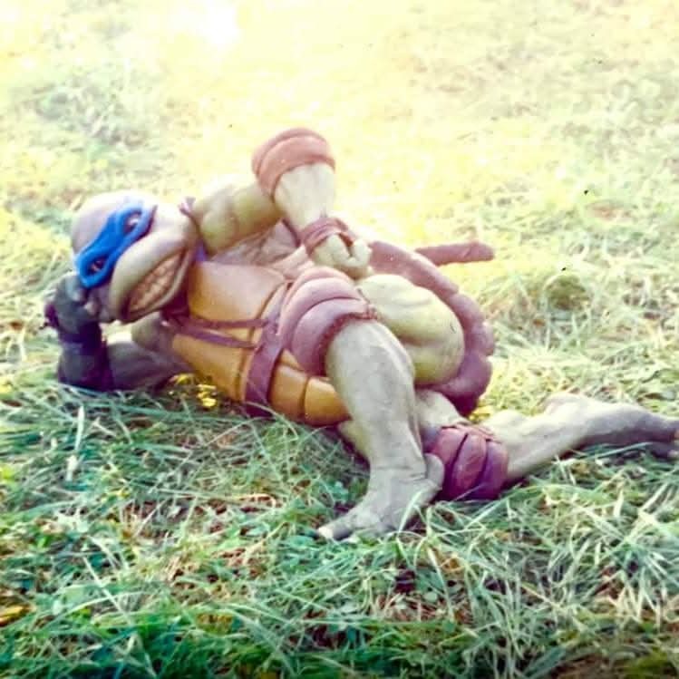 TheOldTurtleDen's tweet image. Leonardo chillin during the making of the original 1990 Teenage Mutant Ninja Turtles movie