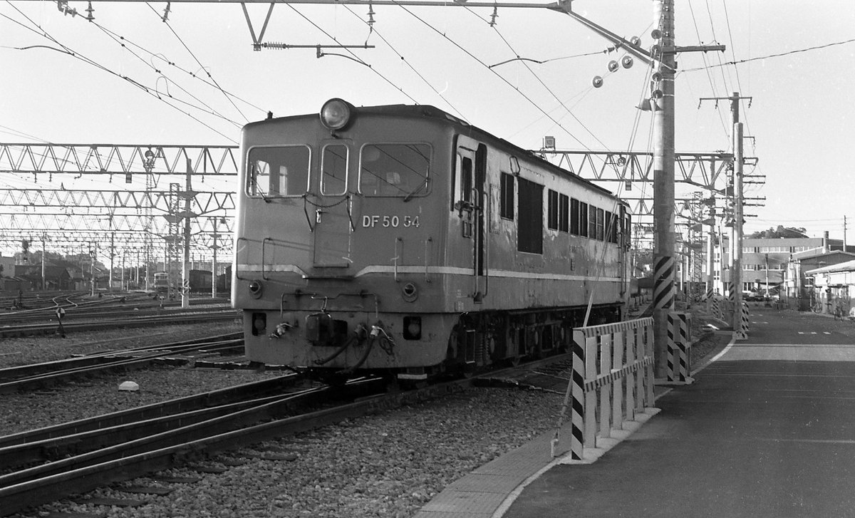 _train_train tweet media