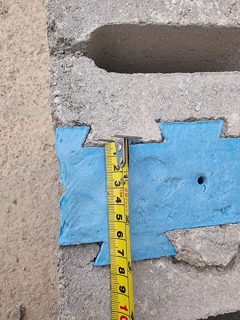 Aja_engineering's tweet photo. #ومضة_هندسية : 
كبديل لاستخدام جدارين من البلوك وبينهما عازل هو استخدام بلوك بعرض ٣٠سم في وسطها عازل بعرض ٧.٥٠سم وهو اسهل في البناء بالنسبة للمقاول ويعطي معامل عزل حراري جيد 
#اجا_للاستشارات_الهندسية
#مكتب_هندسي
#اشراف_هندسي https://t.co/f992fUwQnd