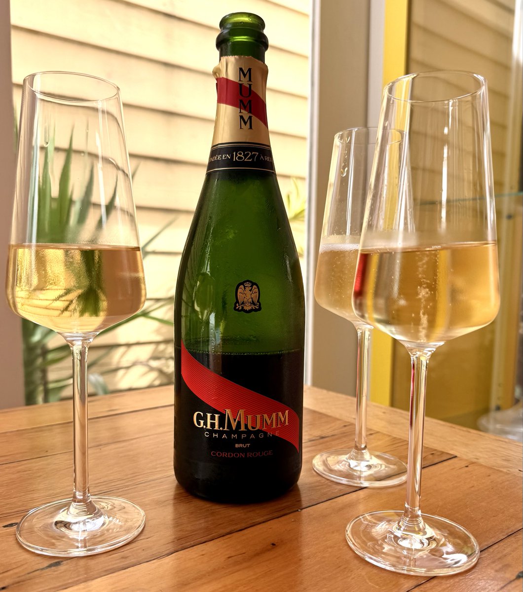 Champagne Jayne® 🥂🐾 tweet media