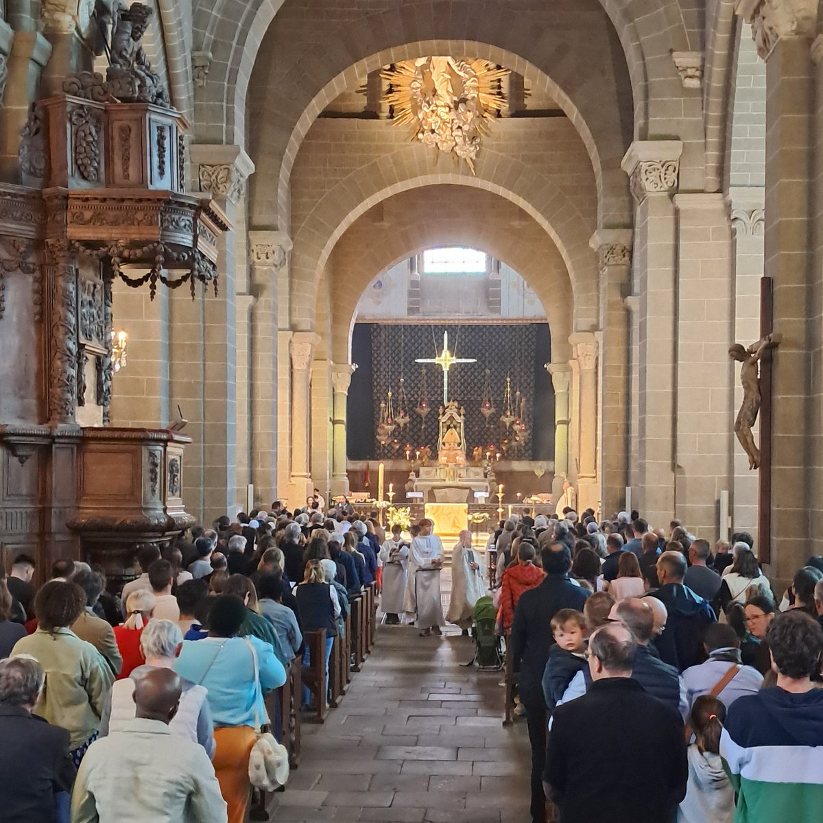 cathedraledupuy's tweet photo. L’Esprit de vérité,
rendra témoignage en ma faveur, dit le Seigneur.
Et vous aussi, vous allez rendre témoignage.
#Paques #EspritSaint #verite #temoin #Dieu #catholicx https://t.co/dsa3bfk32F