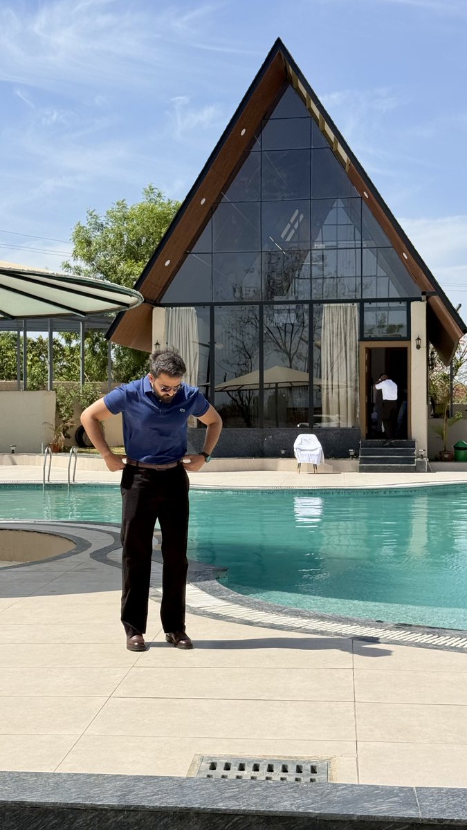 naumiknowme's tweet image. Living the life I once saved on Pinterest.
🧵 ⬇️
#Poolside #SunnyVibes #LuxuryLife #SummerMood #TravelVibes