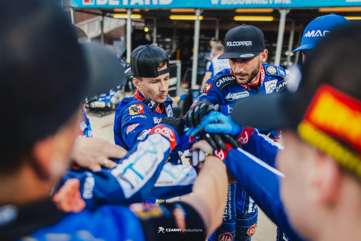 UniaLesznoKS's tweet image. #Team 💪🏼 #WROLES 

Fot. @jakub_schwarz 📸

#KSUL ⚪️🔵🤟🏼 #PGEEkstraliga #PGEE #UniaLeszno #StolicaŻużla