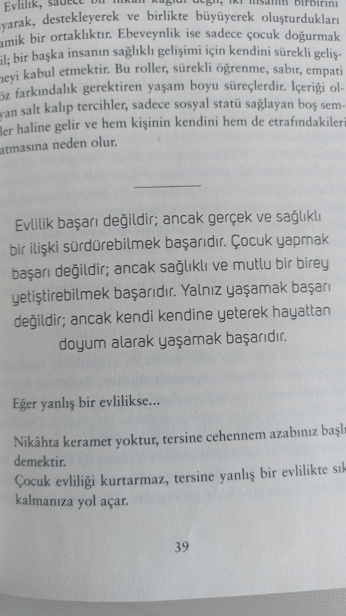 SevgiErgan's tweet photo. "Duygusal açıdan olgunlaşmamış yetersiz ve hayatını iyi kuramamış bir anne babadan doğduysanız hayatınız boyunca çabalayacak zorlanacak ve tırnaklarınızla kazıyarak bir yerlere geleceksiniz demektir Bu hem çok zor hem de çok gurur verici bir var olma savaşı olacaktır
#tunçtataker https://t.co/2K9v5GQIcw