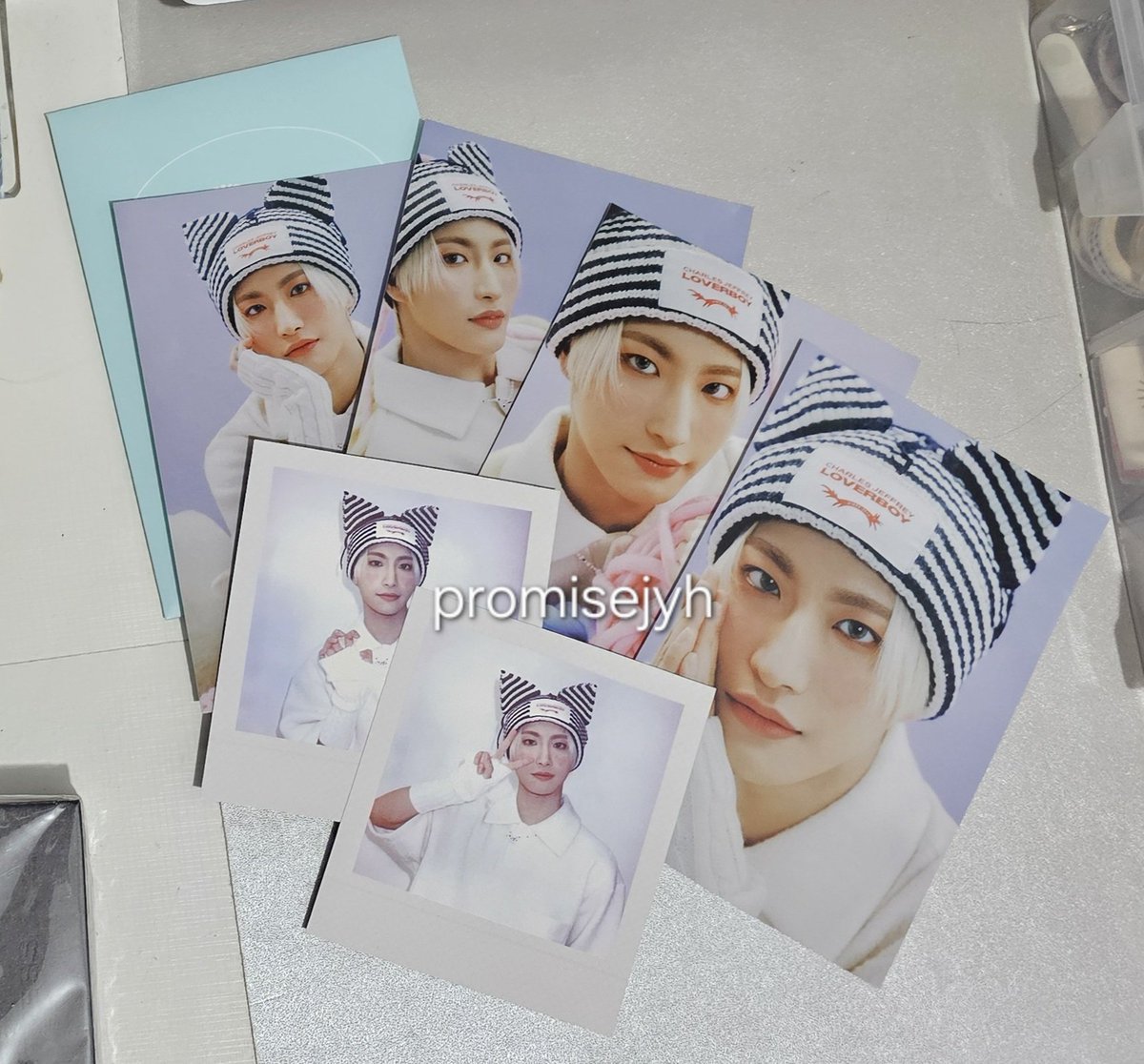 promisejyh's tweet photo. WTS LFB ATEEZ - [SNOWMAN FACTORY] Official MD PHOTO SET Seonghwa (unsealed | ❕ No Photocard)
- 4 Postcards + 2 Polaroid
- x to sensi buyers, see minor flaw for the postcards on the QRT reply 
- P250 + sf

rfs: decluttering, only collecting pc. 
💌 Reply or DM | PH https://t.co/hDwMj1kpUq