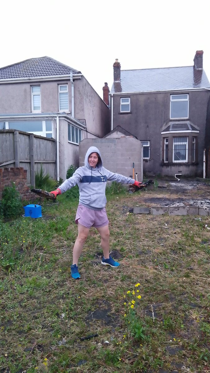 CicPhysical's tweet image. Another weekend getting our New home ready. Big thanks to all who are giving up third time to help out..

#teamworkmakesthedreamwork
#happynewhomeowners
#kindnessmatters
#SisterhoodStrong
#MentalHealthAwareness
#womensupportingwomen 💜