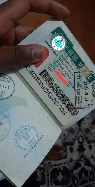 hoodohaybe1's tweet photo. Do you want me to shock you?

With a Somaliland passport, students and tourists travel to Turkey 🇹🇷 all the time.

Turkey, which claims to be against us, accepts our passport!

So, where is this 'Somali unity' they talk about while they allow our passport in?😂 https://t.co/DqGzvZQ5rG