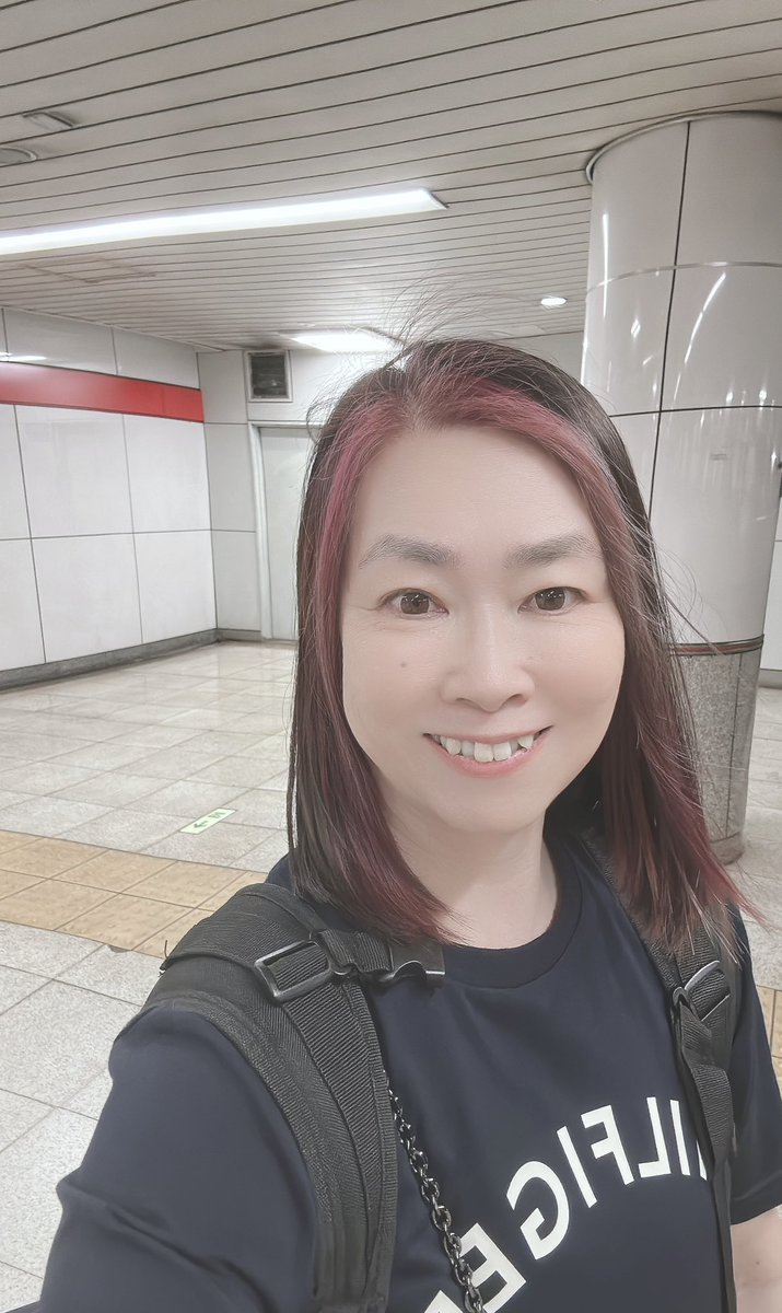 JnYuko's tweet photo. 減量順調でスッキリしてくるとお洋服買いたい欲がモクモク出て来るけど、冷静に考えて普段トレウェアかTシャツとスウェットで成り立ってる毎日の私には要らないのかもって思い少しブルー🩵😅
#そろそろタンニング https://t.co/Rs2bx6VvCq
