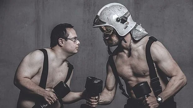 AXEM13's tweet photo. En el Día Mundial de STAR WORS y del BOMBERO, recordemos a las Personas Discapacitadas que son GALACTICAS, con cuerpos de BOMBER@ https://t.co/MHuoigmbnp