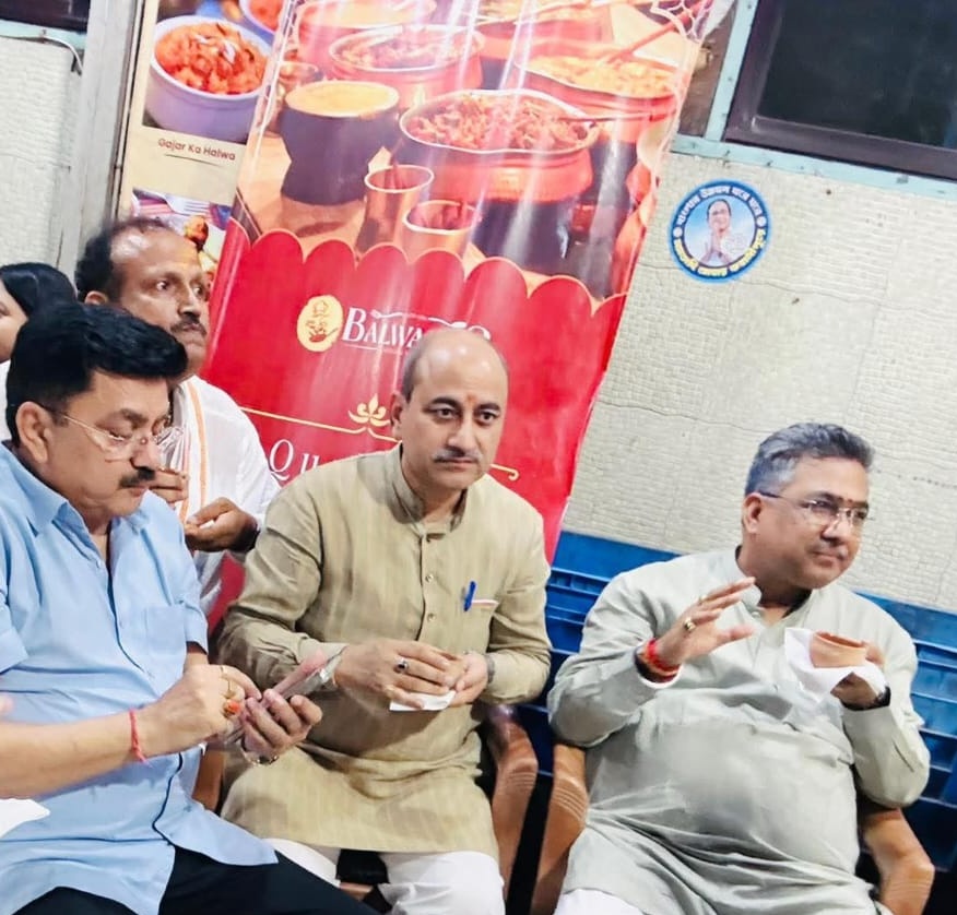ChetaniVishnu's tweet photo. “रुझान अब सिर्फ़ नंबर नहीं, कहानी बता रहे हैं।
आदरणीय श्री @sunilbansalbjp जी की साइलेंट रणनीति ने बंगाल में वो groundwork खड़ा किया, जिसका असर आज साफ दिख रहा है।
बूथ से लेकर बैकएंड तक—हर लेयर पर की गई मेहनत अब रंग ला रही है।

ये शोर की नहीं, सटीक रणनीति की ताकत है।”
#bengal https://t.co/ugusUpUIAO