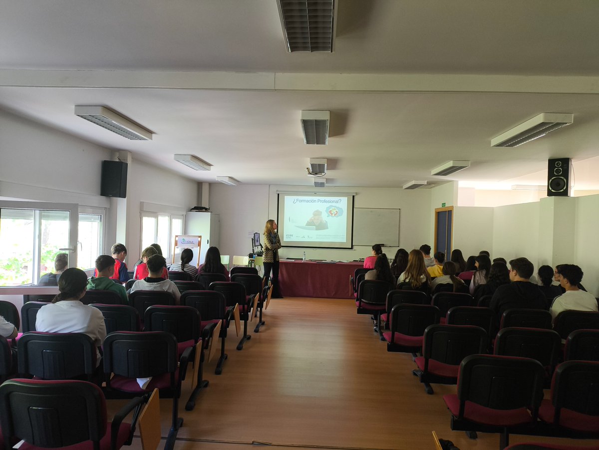 IESADAJA's tweet photo. El viernes, contamos con @CEOEavila para informar a nuestro alumnado de 4ESO de las posibilidades académico - profesionales que supone elegir la Formación Profesional 
#somosadaja #somoseducacyl #AprenderHaciendo https://t.co/qYQPrVwa22