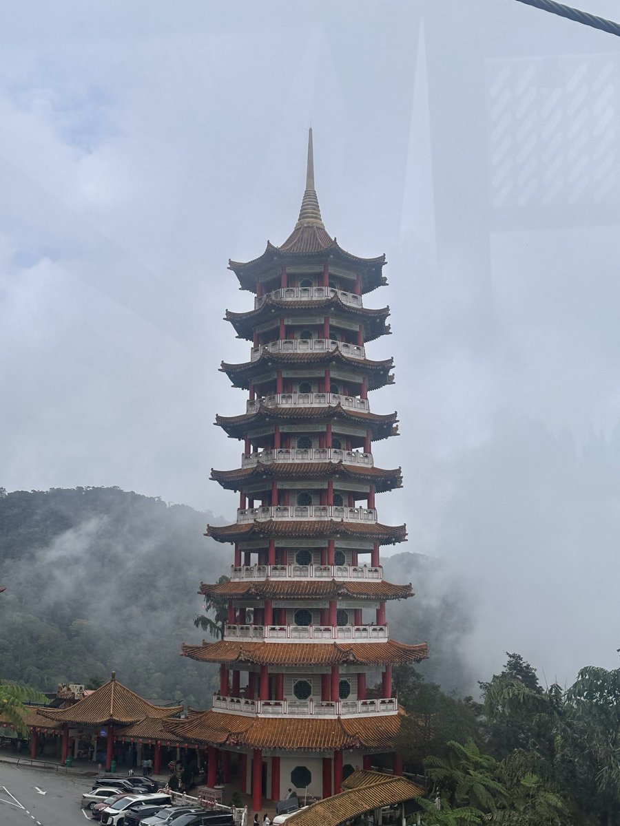 kyxllila's tweet photo. berhasil menyelesaikan solo traveling selama 23 hari ke 3 negara…🥹🫶🏻 https://t.co/YV1Ehgt7j6