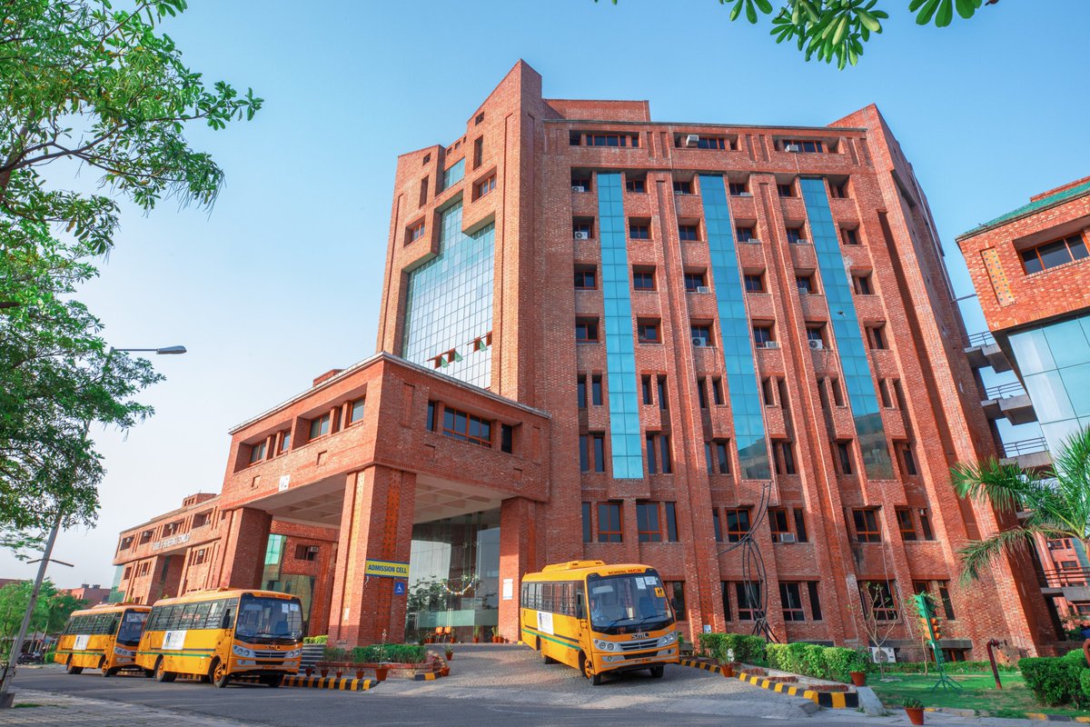 sharda_uni's tweet image. As we step into a new academic quarter, Sharda University reaffirms its commitment to global excellence. 🌏 From our labs to our lecture halls, we are shaping the leaders of tomorrow. The world is here. 

#ShardaUniversity #HigherEducation #GlobalCampus #EducationLeaders