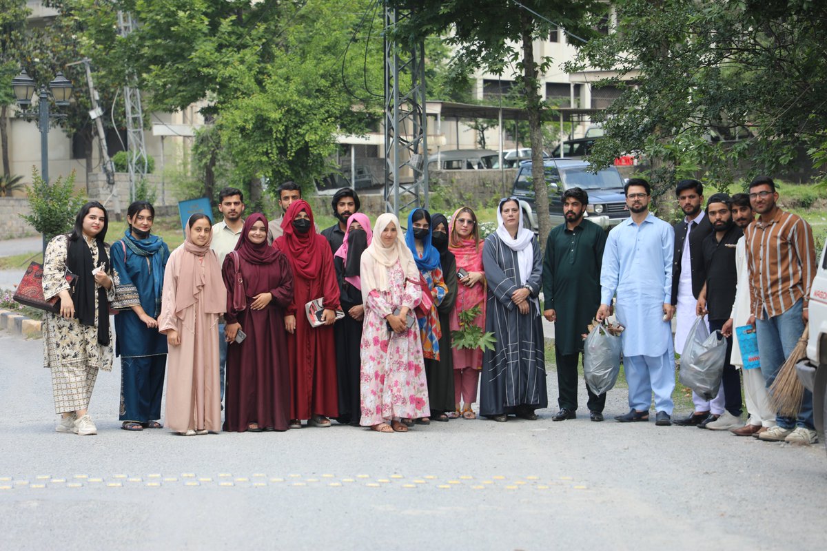UAJK_Official's tweet photo. Cleanliness Week begins at @UAJK_Official 🌿 Students, faculty, and management unite to make our campuses clean, green, and welcoming. Together for a better environment. #CleanlinessWeek #UAJK https://t.co/8jetMzBu6f