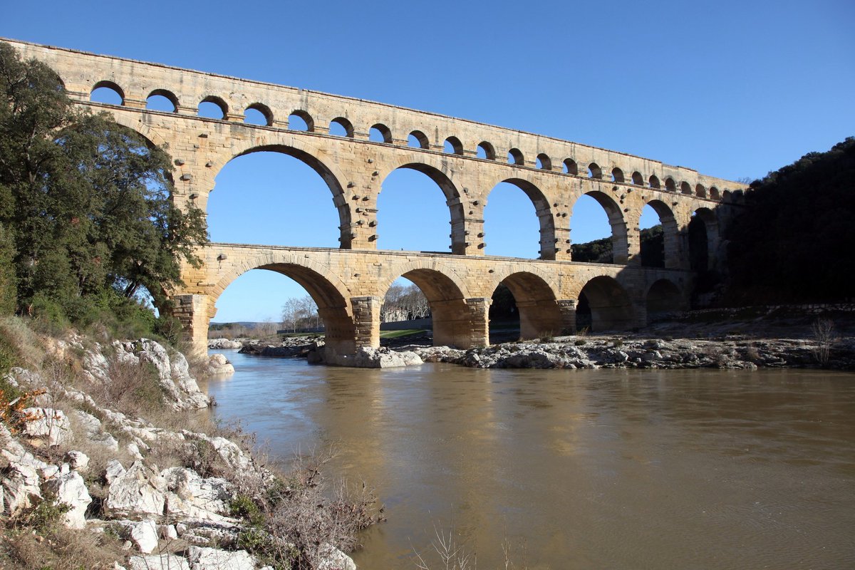 lucius_chibuike's tweet image. The ancient Romans built aqueducts that supplied more water per person than modern cities.
Without pumps. Without electricity. Without computers.

#EngineeredToOutrun #Engineering #CivilEngineering