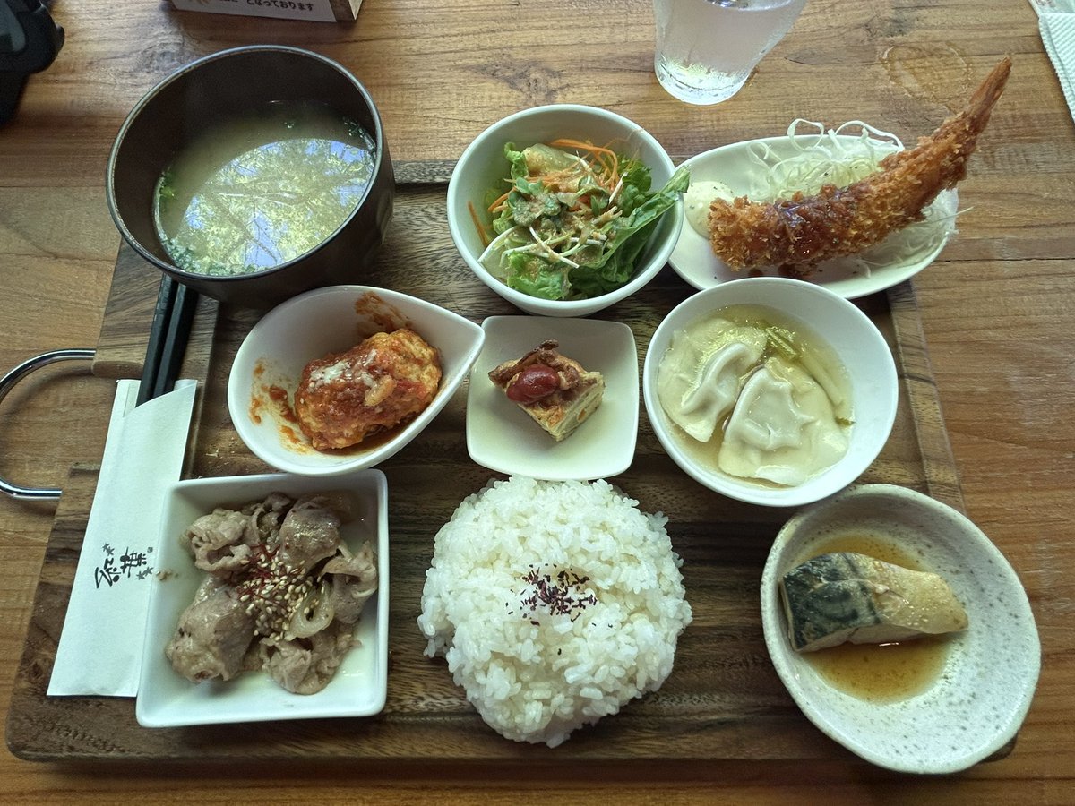 sekine1991317's tweet image. 🌞🍚「晴れのち晴れ Book cafe and Gohan」📚🍴
🍽️🥗ランチのプレートごはん🍛🥢
🪴🥧植木鉢ティラミス🥄😋
instagram.com/harenochihare_…
re-fujita.jp/kuki-media/kur…
#晴れのち晴れ #晴れのち晴れGOHAN #lunch
#GOHAN #プレートごはん #植木鉢ティラミス