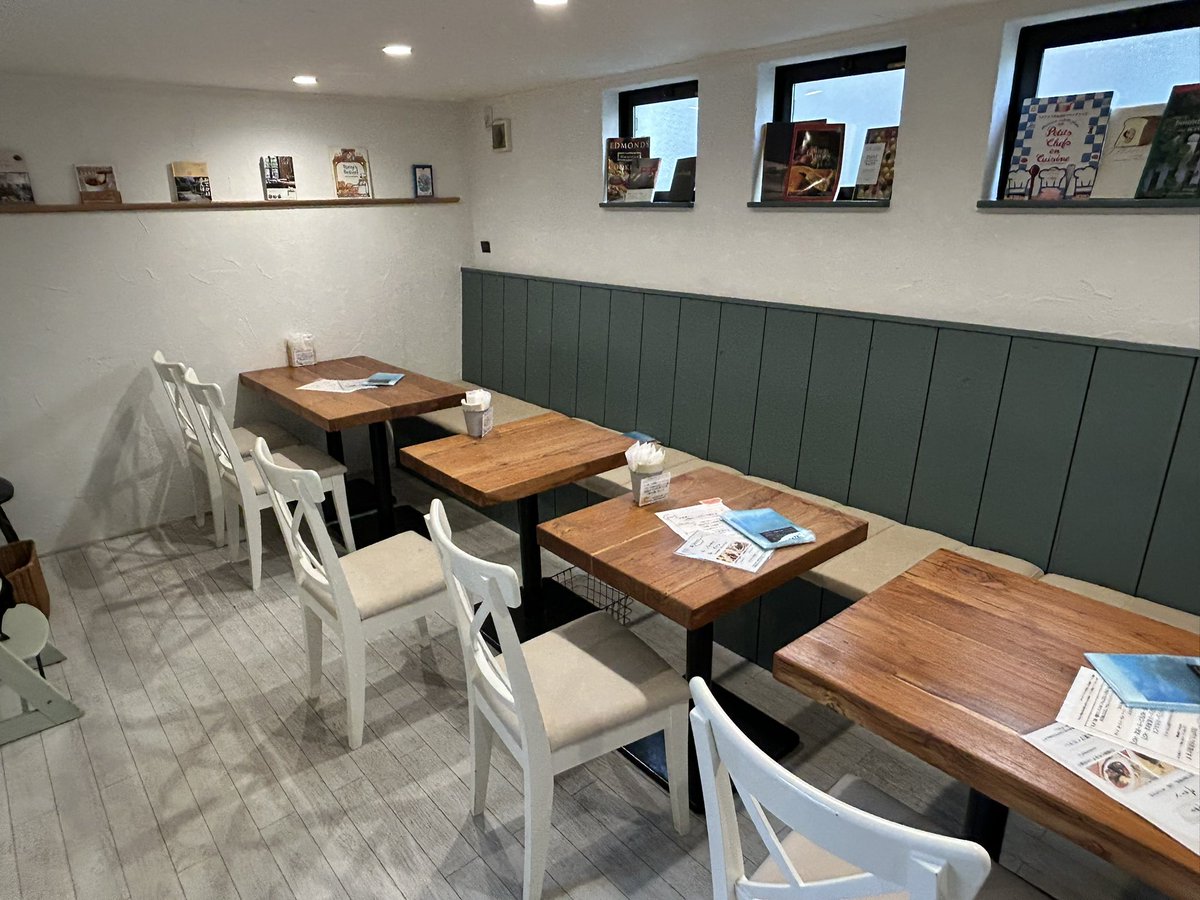 sekine1991317's tweet image. 🌞🍚「晴れのち晴れ Book cafe and Gohan」📚🍴
🍽️🥗ランチのプレートごはん🍛🥢
🪴🥧植木鉢ティラミス🥄😋
instagram.com/harenochihare_…
re-fujita.jp/kuki-media/kur…
#晴れのち晴れ #晴れのち晴れGOHAN #lunch
#GOHAN #プレートごはん #植木鉢ティラミス