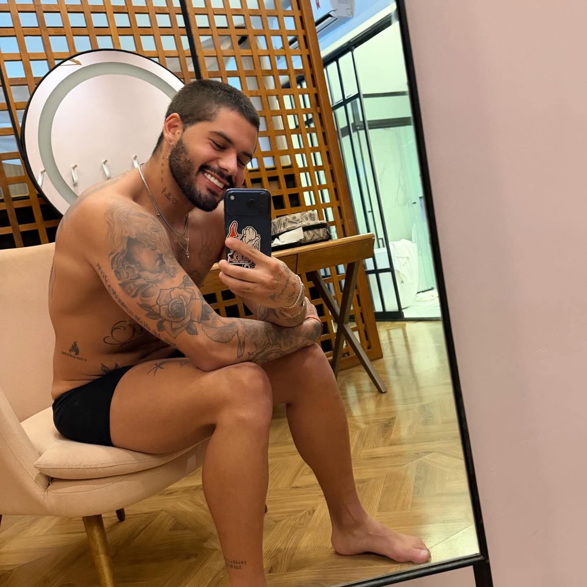 MRIAKAROLINAZF's tweet photo. JESUS APAGA A LUZ!🤤🤏🏼🔥
@zefelipecantor https://t.co/l6r0ixmquh