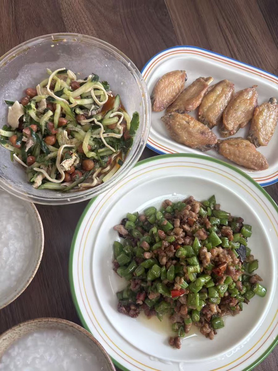 Tenglanliang's tweet photo. 每天都吃稀饭，稀饭好吃呀 https://t.co/Jvh0eGAO99