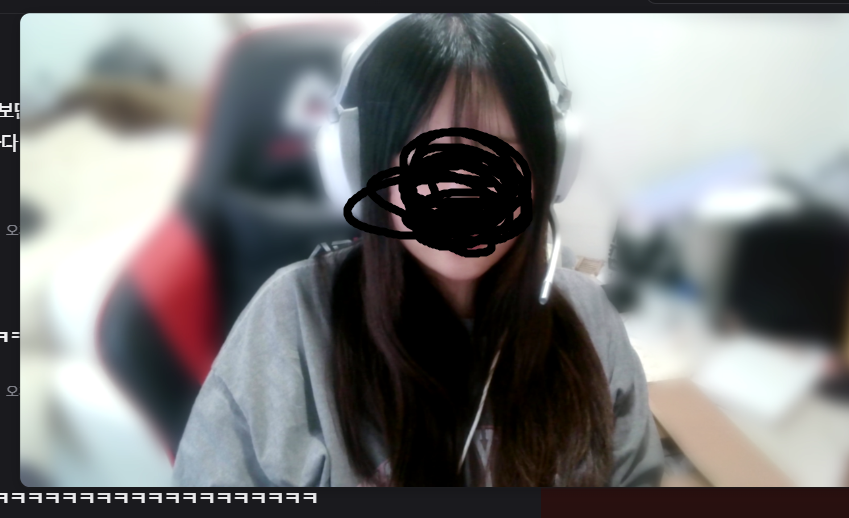 dare______dare's tweet photo. 캠삿는데 방청소안해서 블러를 풀 수가 없음
오늘은 무조건 침실 대청소 할거심 https://t.co/20zuqSJkSL