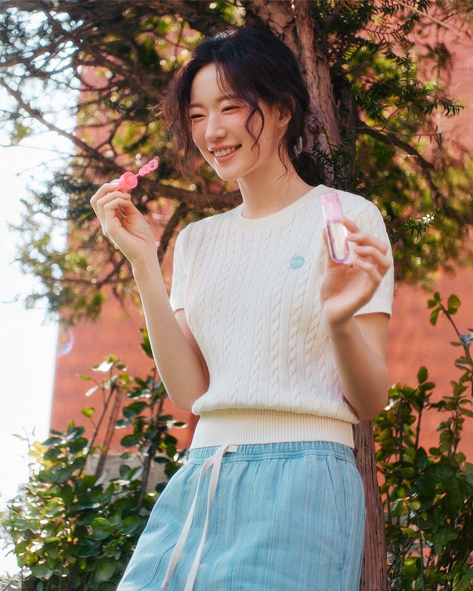 CovernatTH's tweet photo. 𝟸𝟼 𝚂𝚞𝚖𝚖𝚎𝚛 𝙲𝚘𝚕𝚕𝚎𝚌𝚝𝚒𝚘𝚗 𝚠𝚒𝚝𝚑 𝙲𝙷𝙾𝙸 𝚈𝙾𝙾𝙽 𝙹𝙸
𝚃𝚑𝚎 𝙻𝚒𝚐𝚑𝚝 𝚘𝚏 𝚂𝚞𝚖𝚖𝚎𝚛

คอลเลกชันใหม่ต้อนรับซัมเมอร์ที่สดใสในทุกมู้ด ☀️
ถ่ายทอดผ่านสไตล์ที่มีเอกลักษณ์เฉพาะตัว✨

#최윤지 #choiyoonji  #COVERNAT #Covernat_th
#Covernat_Thailand https://t.co/sYQWgfvuON