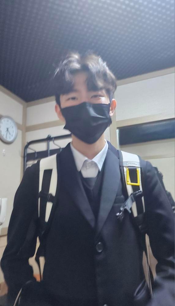 Soru0906's tweet photo. 2년전에 친구 연습실에서 도촬당한 사진 https://t.co/yMvFlwwOcw