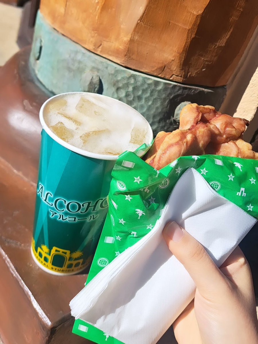 arisanhapihapi's tweet photo. 2026年上半期美味しかったものまとめ

・名古屋のひれ味噌かつ重
・ユニバのチキン+ハイボール（まさかの昼呑み）
・ありえん形の白いピザ、分厚い
・三宮のゴールデンカップ珈琲のホットケーキ https://t.co/WshhH0nWUV