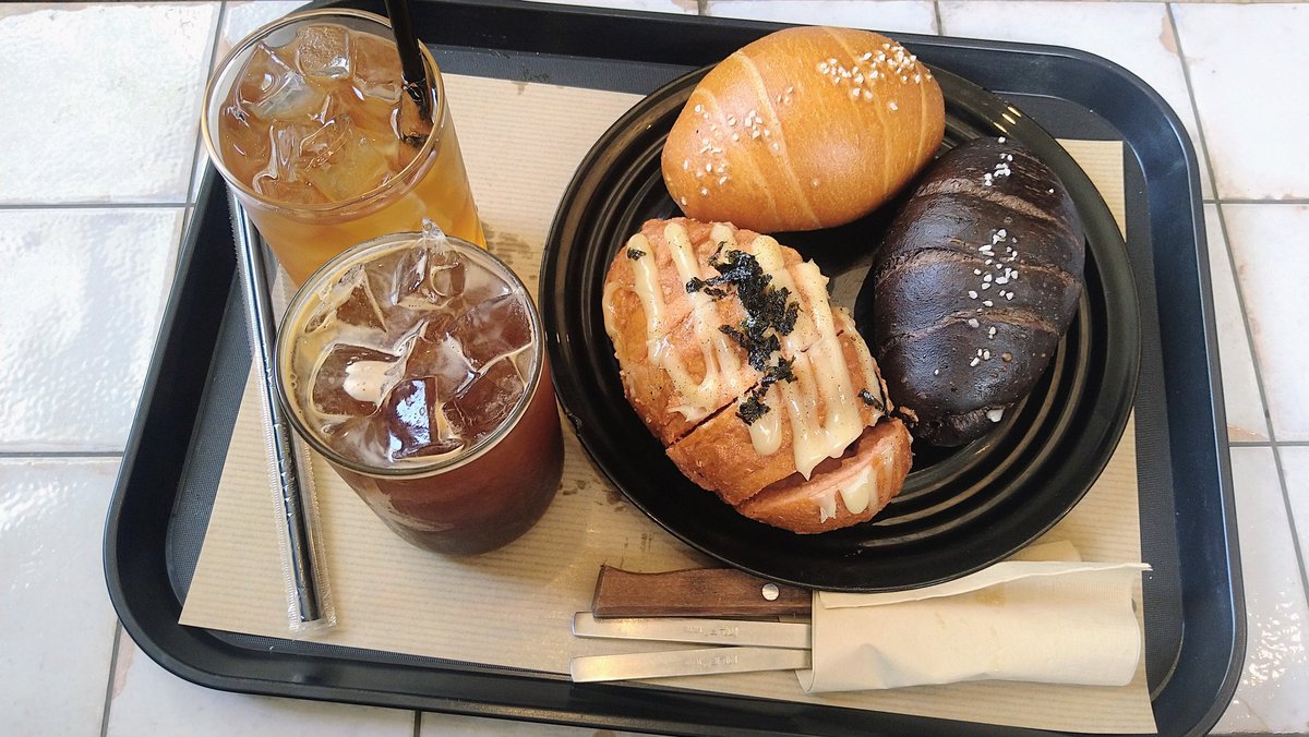 yuichidimi's tweet photo. 聖水洞 #エトゥレベイクハウス(ETRE BAKE HOUSE) 外は超カリッ!中はモッチモチ!バタージュワ〜!塩味強めのハードな塩パン❣️優勝です🤤 道向かいには長蛇の列の有名パン屋もあるけどこちらは少し奥まったところで並ばずに入れました✌️塩パン好きの聖地だと思う😆ｼﾗﾝｹﾄﾞ https://t.co/Fj5jpraKRN