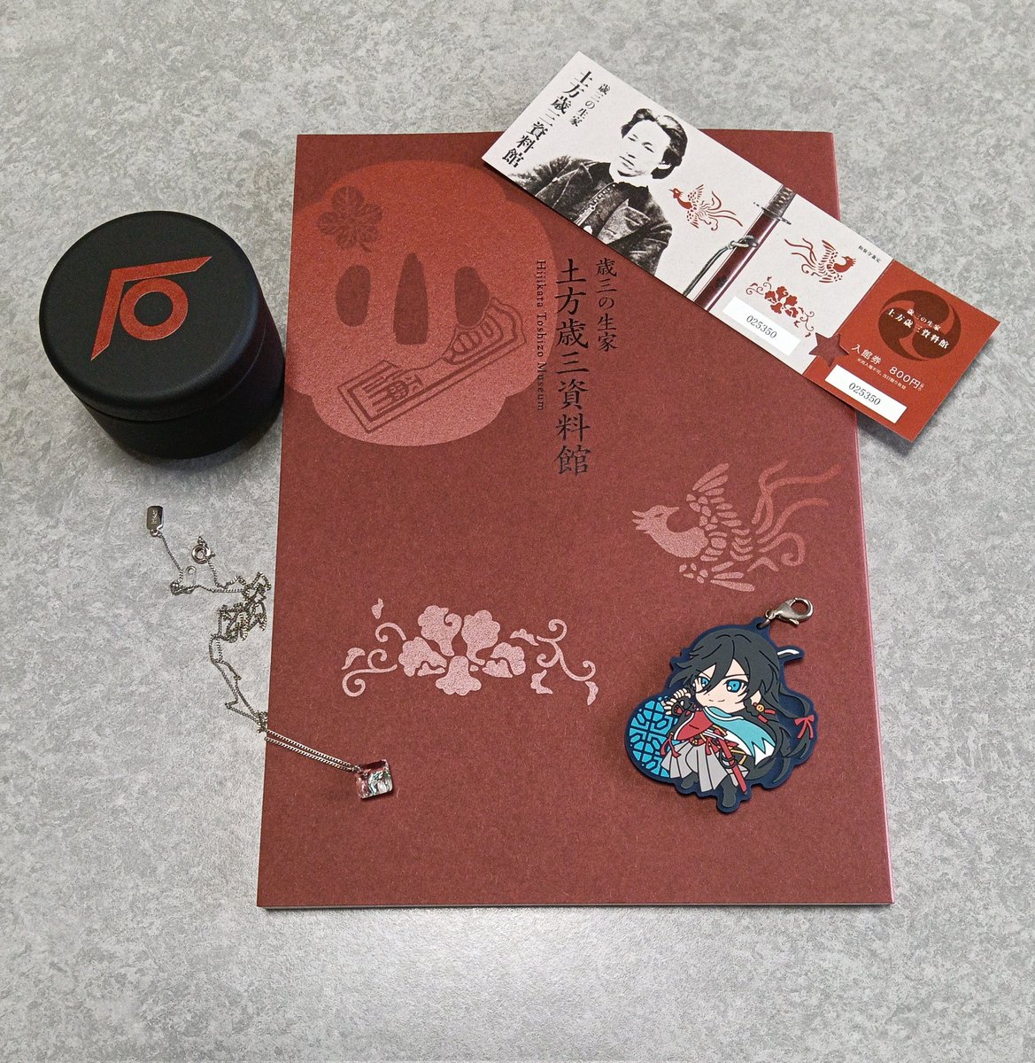 urusissi's tweet photo. #awase のネックレスとEchoesバッグで行ったら、受付の方にネックレス雫型の持っているということと、3月4月仙台行ったというお話をちょこっとされまして、まさかの羽生くんファンで驚きでした!お仲間だ〜!!羽生くん好きであり刀剣乱舞好きでもある方に会ったの初めてなので凄く嬉しかったです…! https://t.co/VzluI5EpKO