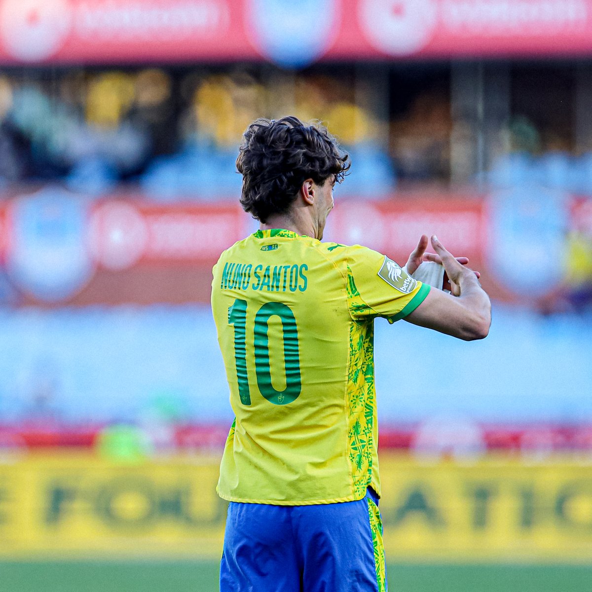 Masandawana's tweet image. G⚽️⚽️d morning Masandawana, still riding that feeling after the win. How’s the mood today? 👇💛

#Sundowns #BetwayPrem #AreyengMasandawana