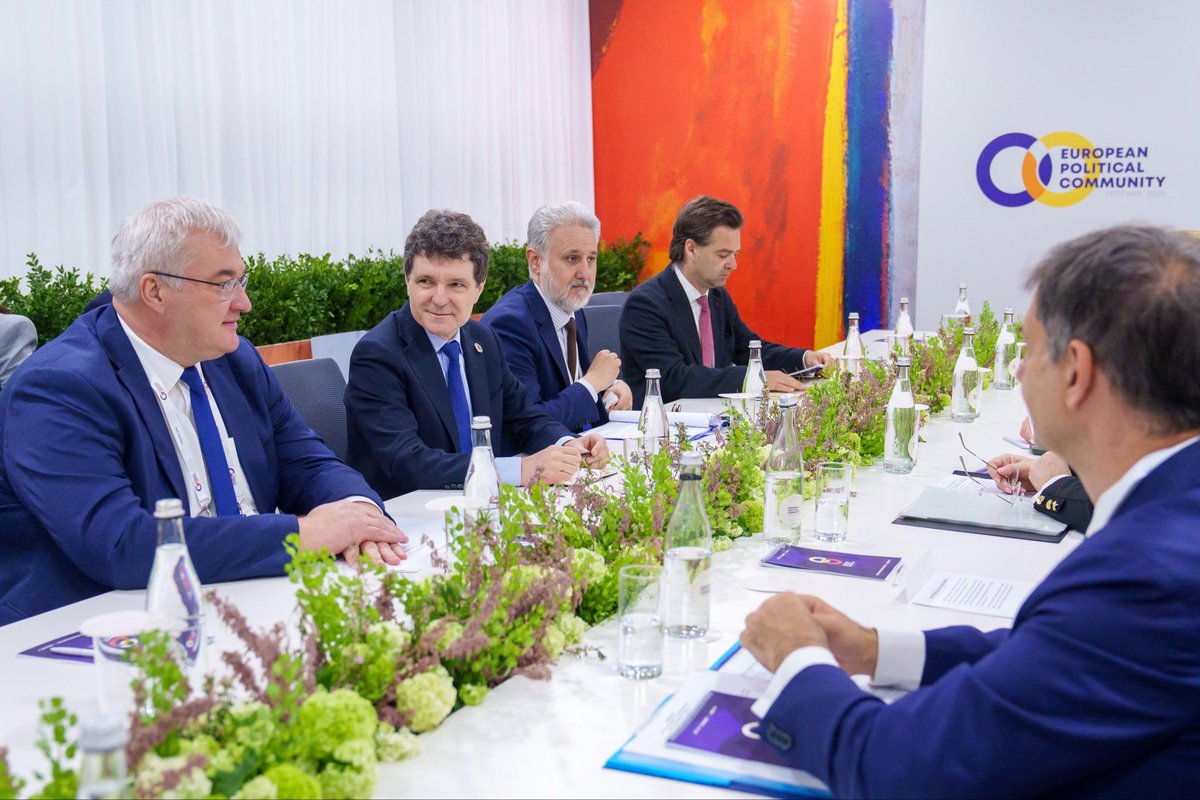 NicusorDanRO's tweet photo. Today, on the margins of the #EPC Summit in Yerevan, I convened a high-level side event on the Vertical Gas Corridor and its role in strengthening regional energy security. Leaders present aligned on one core message: diversification of supply sources and transit routes is not optional; it is a strategic necessity. 

Romania brings real weight to this agenda: geography, infrastructure and a firm commitment to the Transatlantic partnership. Projects such as the #VerticalCorridor do not just move gas, they reinforce US-Europe ties and anchor regional stability.