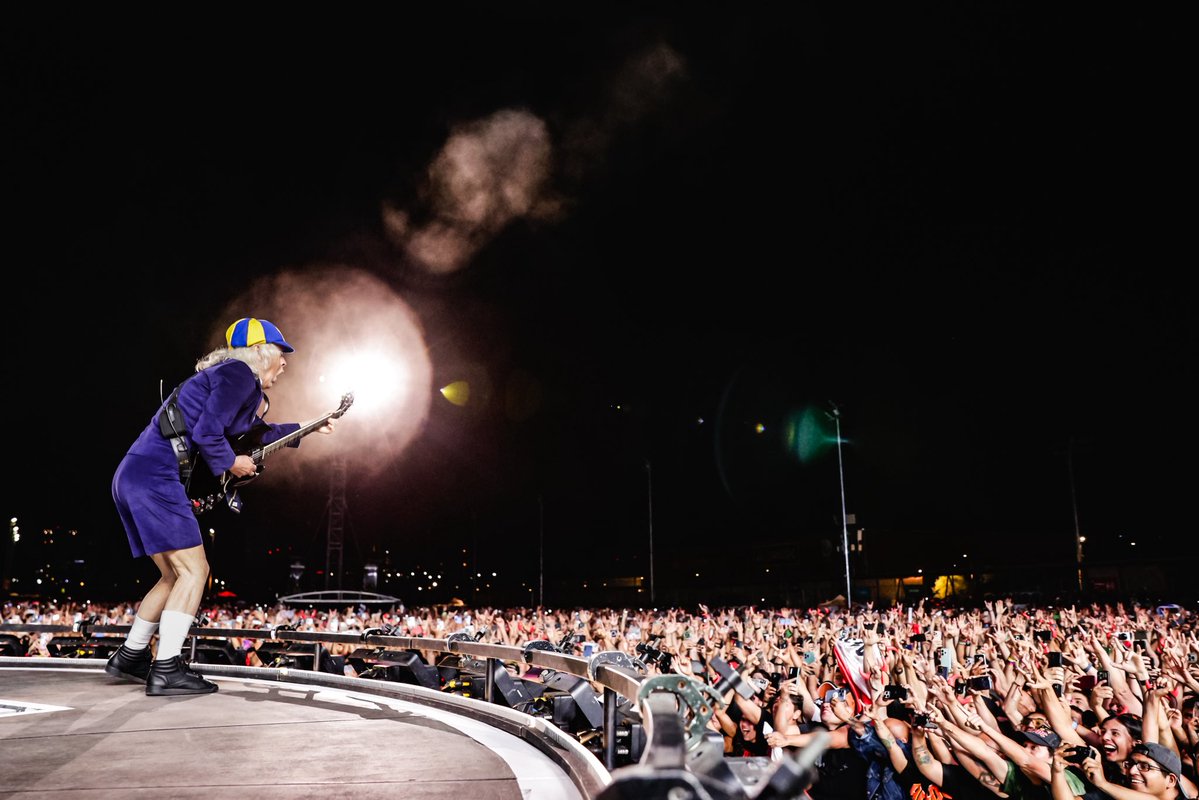 AC/DC tweet media