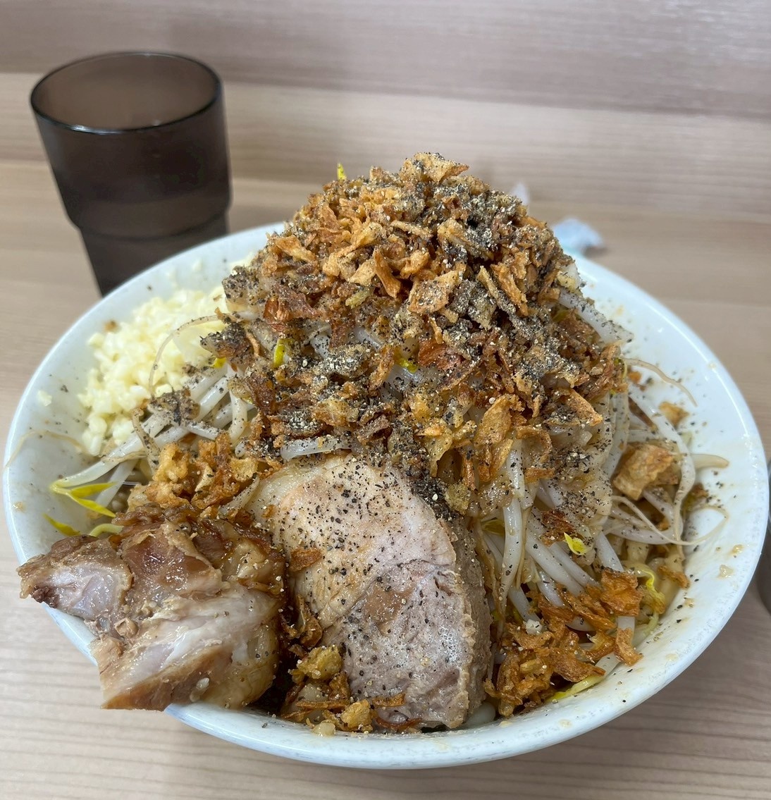 rekishi_tsu's tweet photo. 5/4㈪夜営業17:00再開します
21:00提供終了するよう列調整致します

今年のGWのトレンドはどこですかねぇ？
皆どこへ遊びに行っとるんだろうか
まぁ分かったとて行かない男
次のお休みは私東京ドームでやきうなので…
やきう→ラーメン→帰る
コレよ。 https://t.co/9cwmhvzlR2