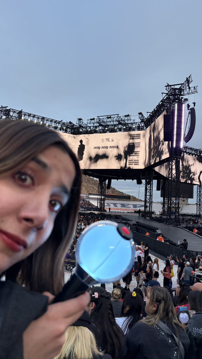 Escuché “Best of me” en vivo y les vi los mocos, los veo de nuevo el 10😭💜
