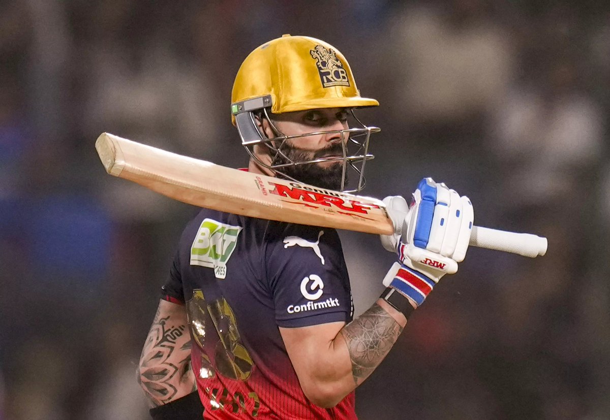 Akaran_1's tweet image. VIRAT KOHLI ON SUCCESS 🔥👑🏏

“Do whatever you want with full passion” 💯
“Work really hard towards it” 💪
“Don’t look anywhere else” 🎯

Pure mindset of discipline and focus ⚡

#ViratKohli #Motivation #TeamIndia #IPL #Cricket 🔥🏏