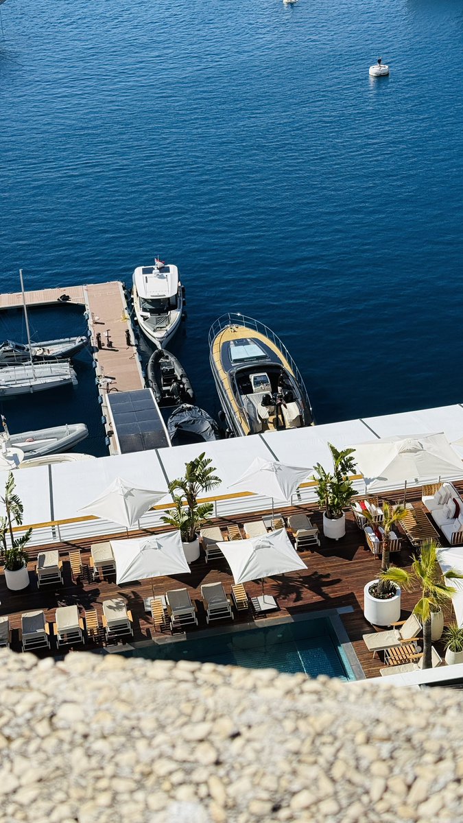 jonah886's tweet photo. Luxury place https://t.co/fMa8dPgD7s