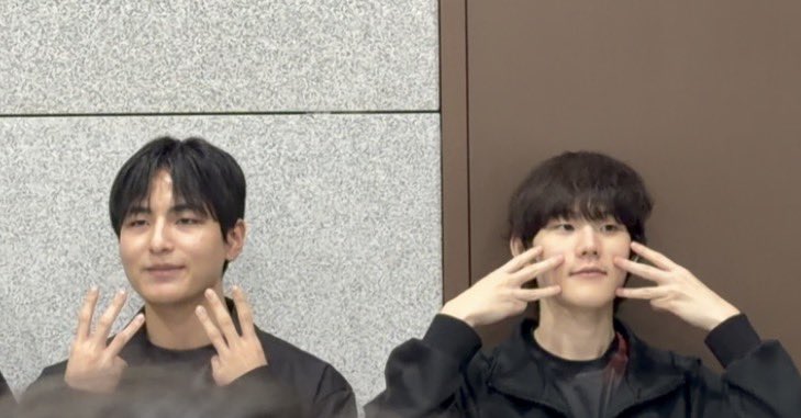 오토 tweet media