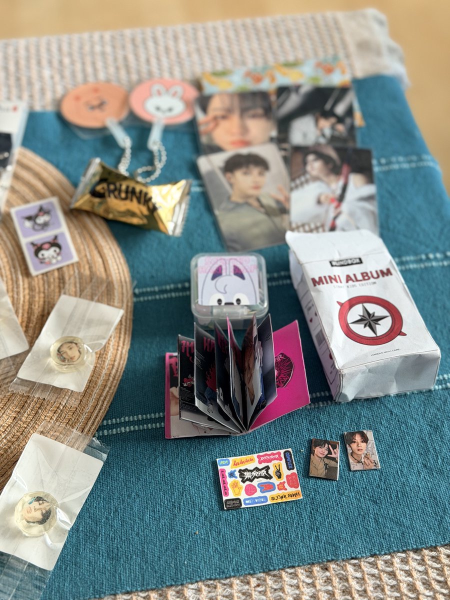 kamaecastillo's tweet photo. Long overdue but thank you @allforskzph for another skzful day! Hihi nachallenge ang gaming skills ko
Also to the freebies I got na bigla bigla nalang lumalapit, thank you stays! You the best π€©
#STAY_inthe_LOOP https://t.co/Mdedhe7LWo