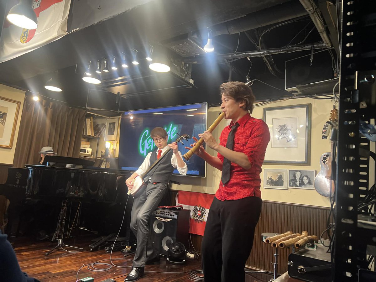 hide_hide_3's tweet photo. 5/4みどりの日!
三味線×尺八×ピアノのライブ「三尺秀水(さんじゃくしゅうすい)」!
本日もありがとうございましたー!
「Plaisir」、発音覚えてるかなー?!😆
来月は6/15!19:30から!
同じく赤坂見附「ゲトライデ」さんでーす!
メモしておいてねー!😊
#HIDEHIDE https://t.co/aCrykW722c