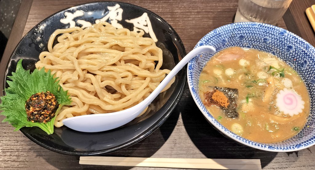 やしろネス tweet media