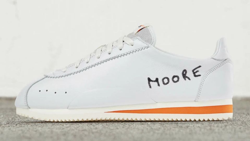 geric99018902's tweet photo. Kenny Moore was Nike's first product tester which was commemorated in 2017 with the release of the retro Moore autographed 'heritage Cortez'. https://t.co/9VbT7cEJF0