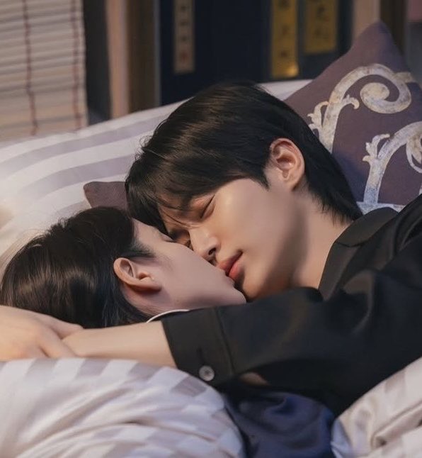 Janetakins13's tweet image. Chemistry so intense it spills out through the screen.

Love next door 
King the Land 
Perfect crown 

#kdrama #byeonwooseok