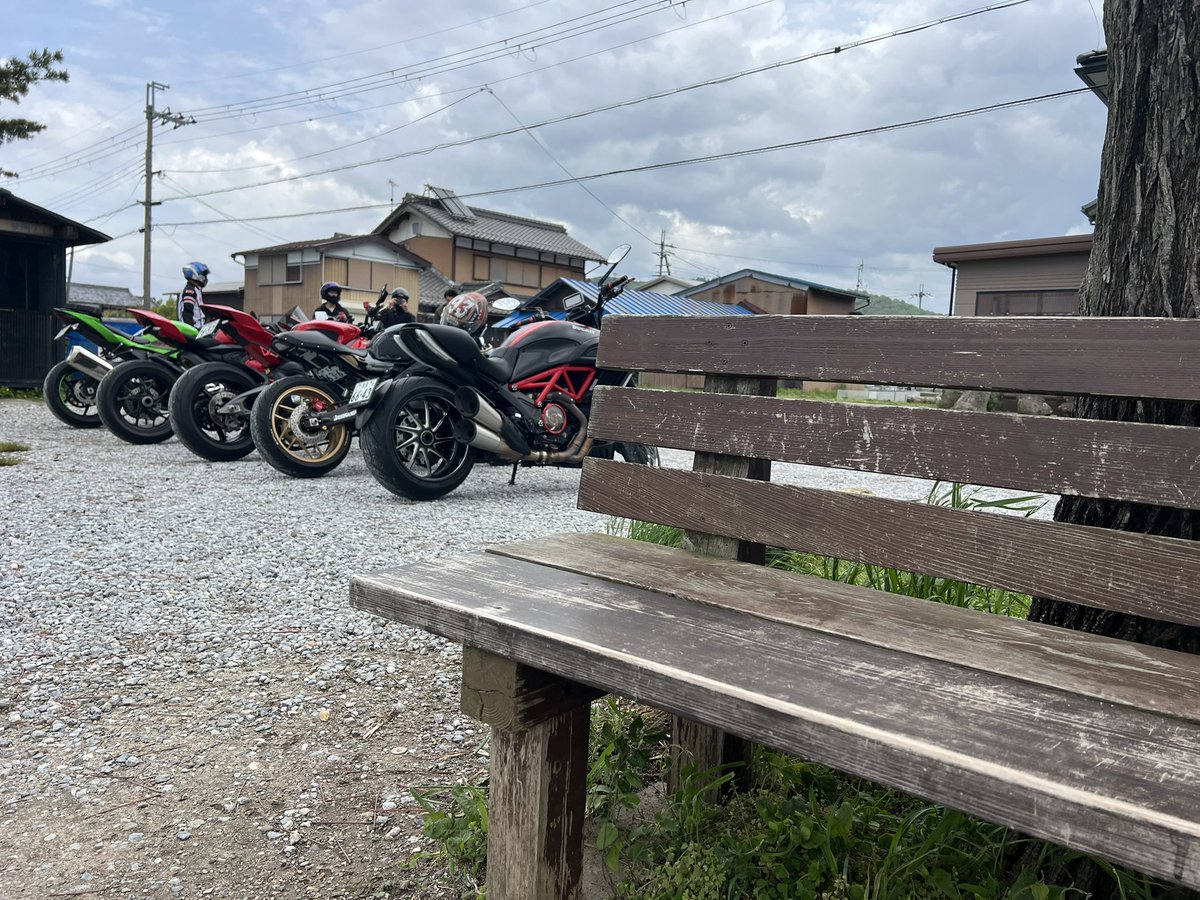 09taro810's tweet photo. #あのベンチ https://t.co/QhEXS4kAcs
